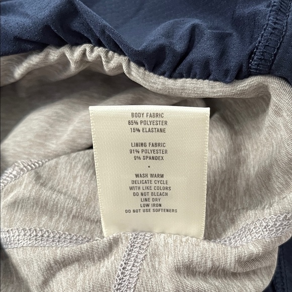 Tracksmith Twilight Running Shorts in Navy. Size Small - Picture 8 of 9